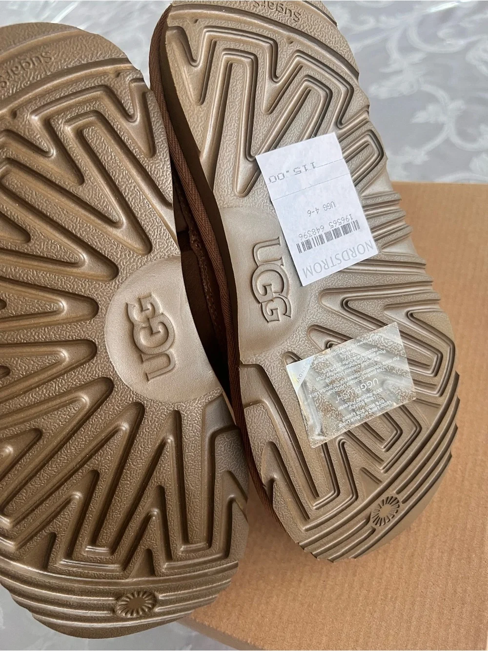 ✨New Girls UGG Kids Chestnut Suede Slip-On Boots with Shearling✨